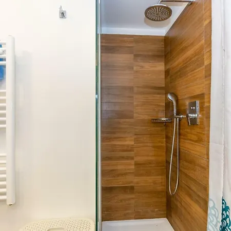 Laura Relax & Quiet Zone ميدولين