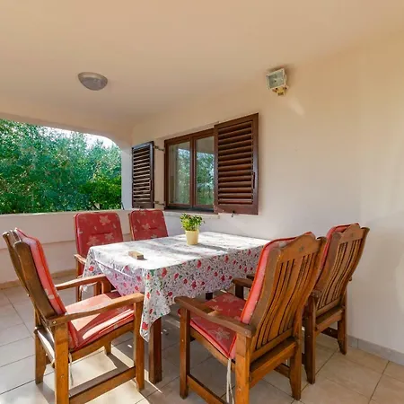 Laura Relax & Quiet Zone ميدولين