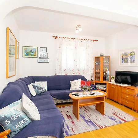 Laura Relax & Quiet Zone بيت للعطل