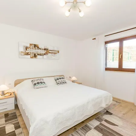 Laura Relax & Quiet Zone ميدولين